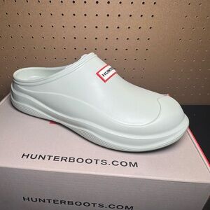 Hunter Women’s Light Green Clogs Size 8